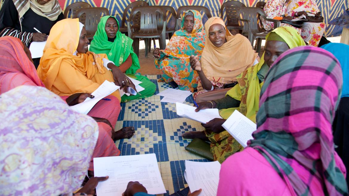 Darfuri women meet with represenatives of teh UN African Union Mission to discuss the impact of the UNs efforts on deaily live and peacebuilding.